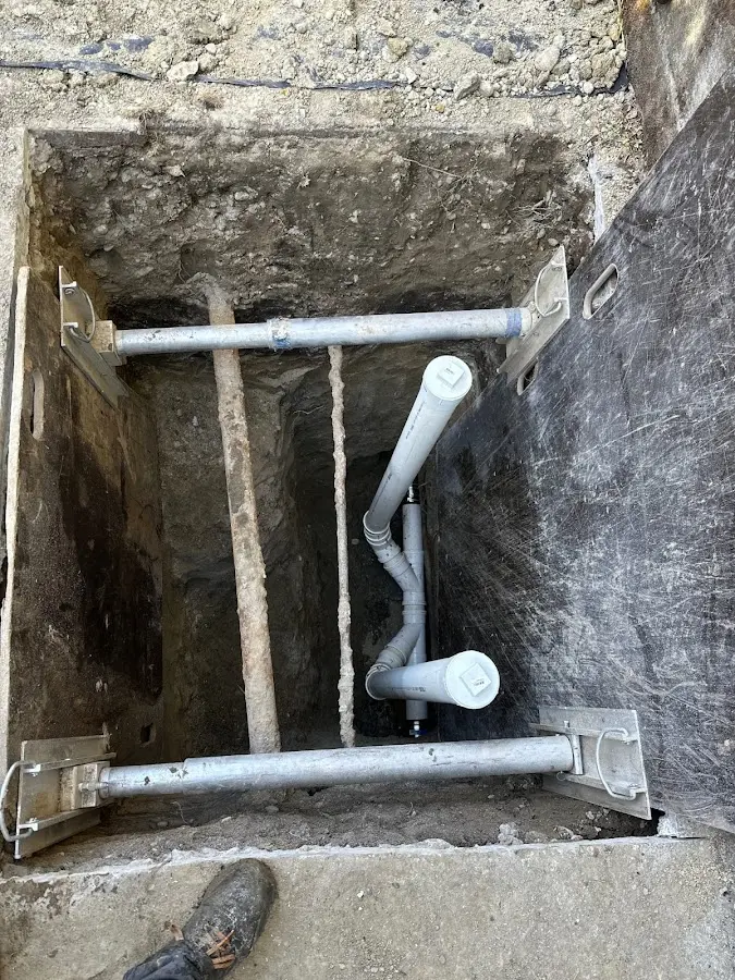 Experienced plumber completing Gas Line Repair work in Delhi